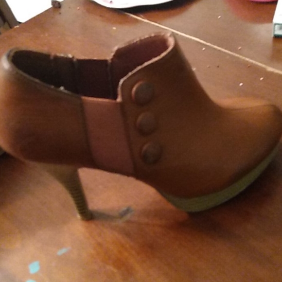 Heels - Picture 2 of 2